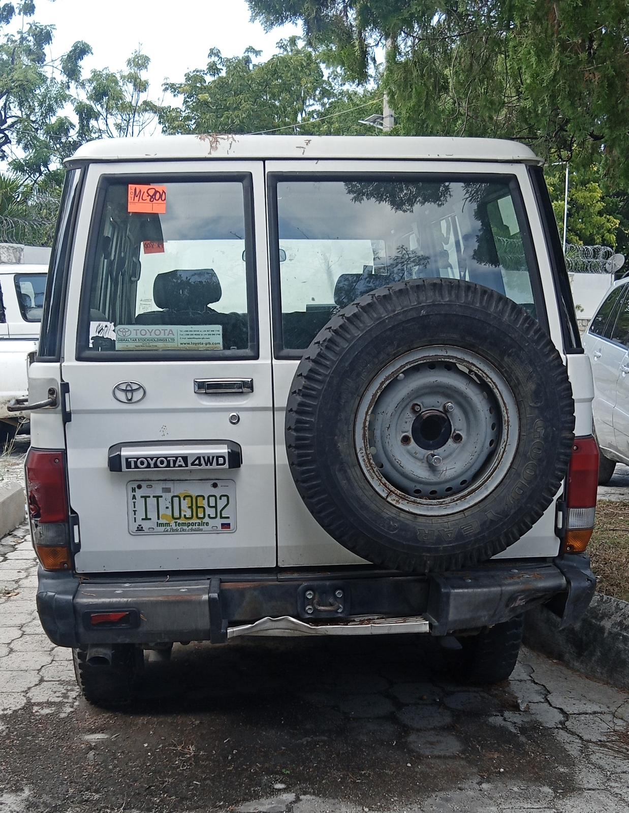 Toyota land cruiser 800 image 4